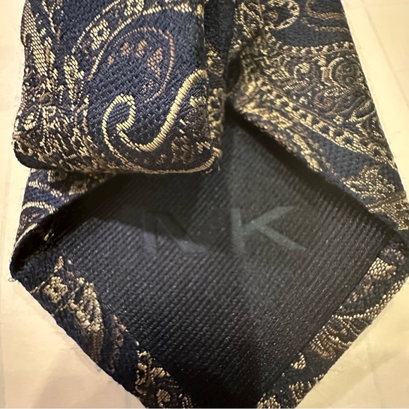 Mickeal Kors Men’s Dress Tie Navy and Gray - Picture 2 of 5